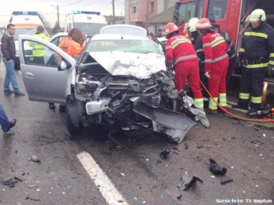 Accident rutier cu 3 maşini implicate, pe DN 39: şoferul care a intrat pe contrasens A MURIT